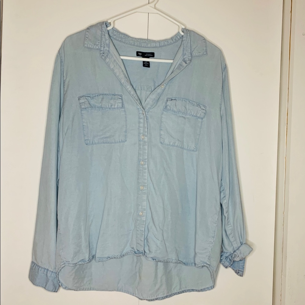 Gap Chambray Boyfriend Fit Button Down